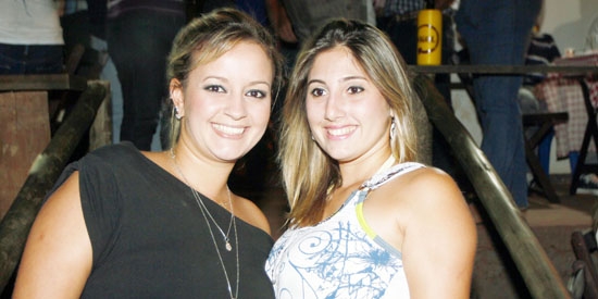 Isabel Oliveira e Helena Elisa em point sertanejo